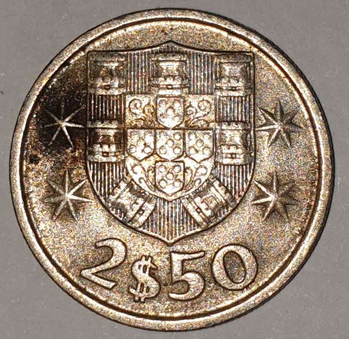 1984 - 2.5 ESCUDOS - 2$50 - 2 1/2 - PORTUGAL - PORTUGUESA - KM#590 - COPPER-NICKEL - PORTUGUESE